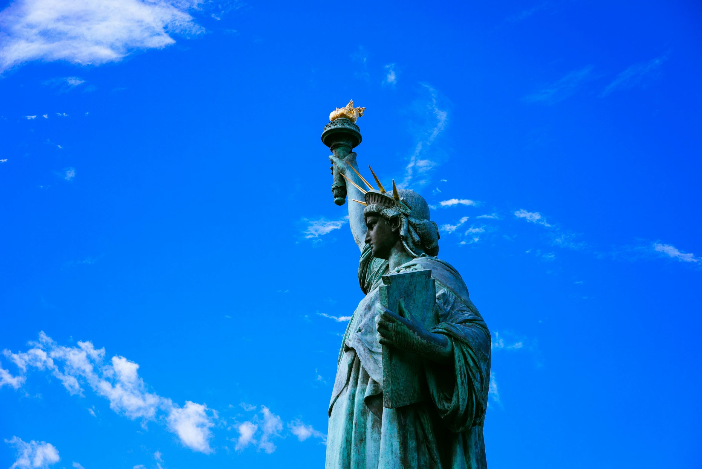 a statue holding a torch with its arm