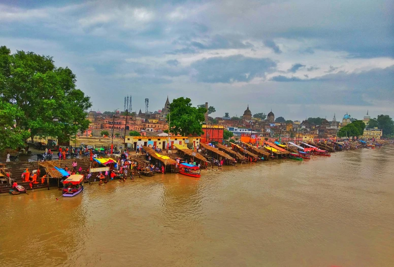 a group of boats on the edge of a lake