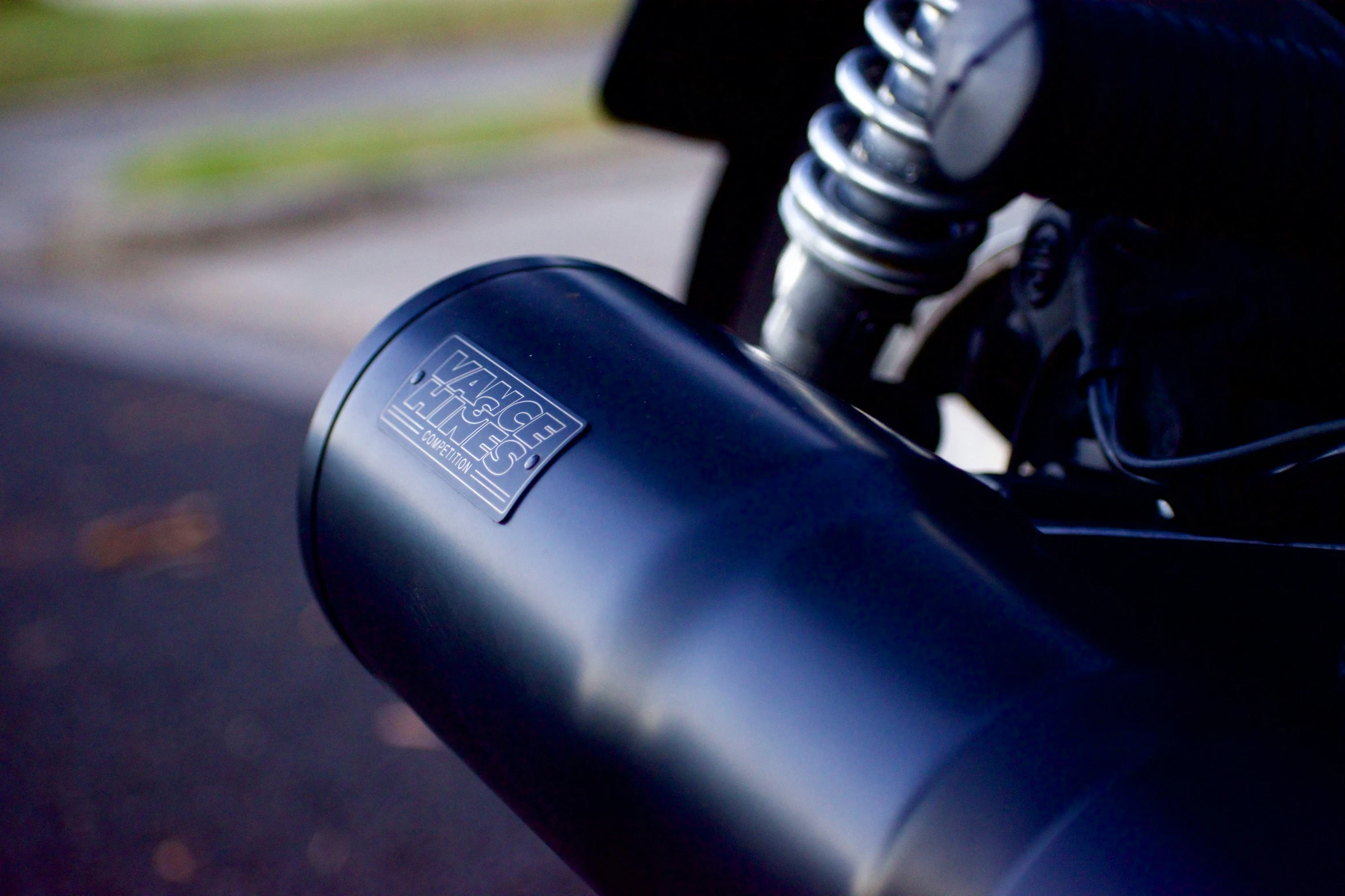 the handlebars and exhaust pipes on this motorcycle are all chromed black