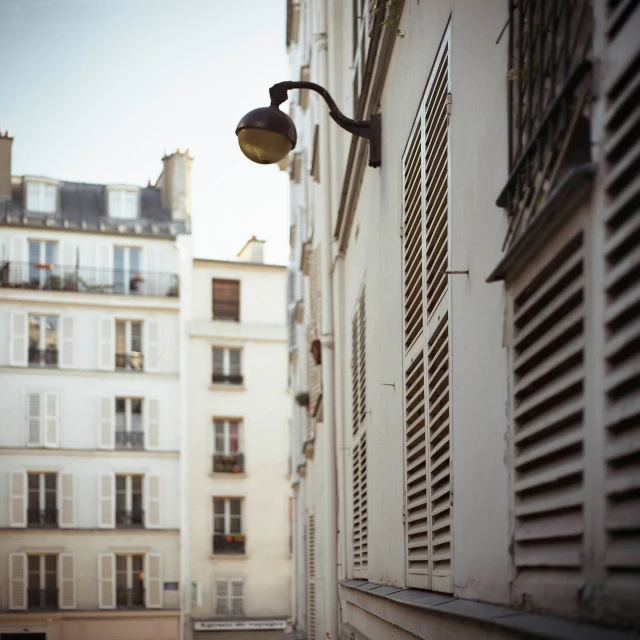 an image of a street light attached to a building