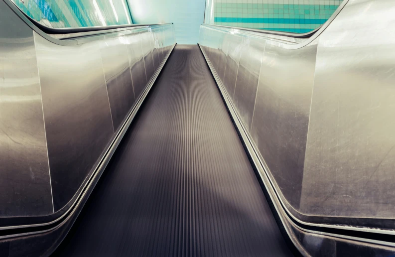 a pair of escalators are running down a ramp