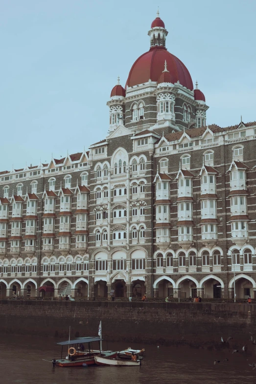 large ornate el with lots of rooms along the shore