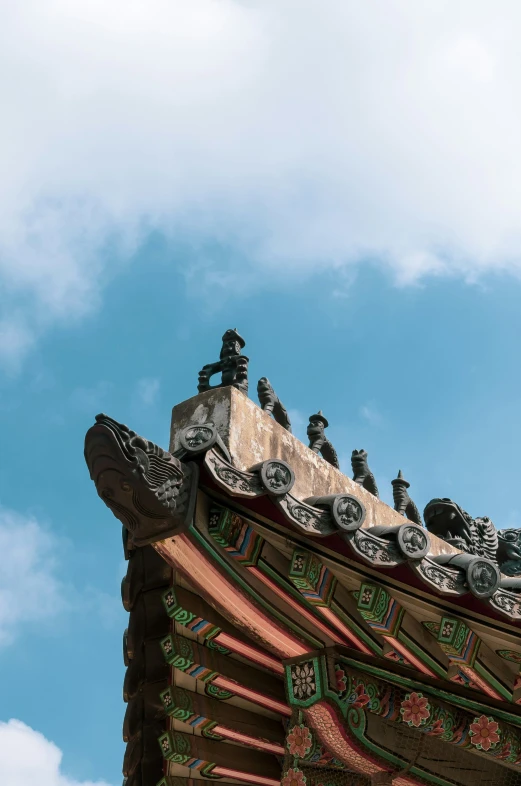 a chinese roof with several statues on top