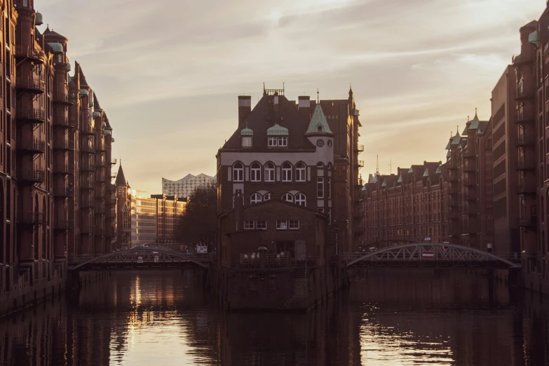 a picture of an old looking city at dusk