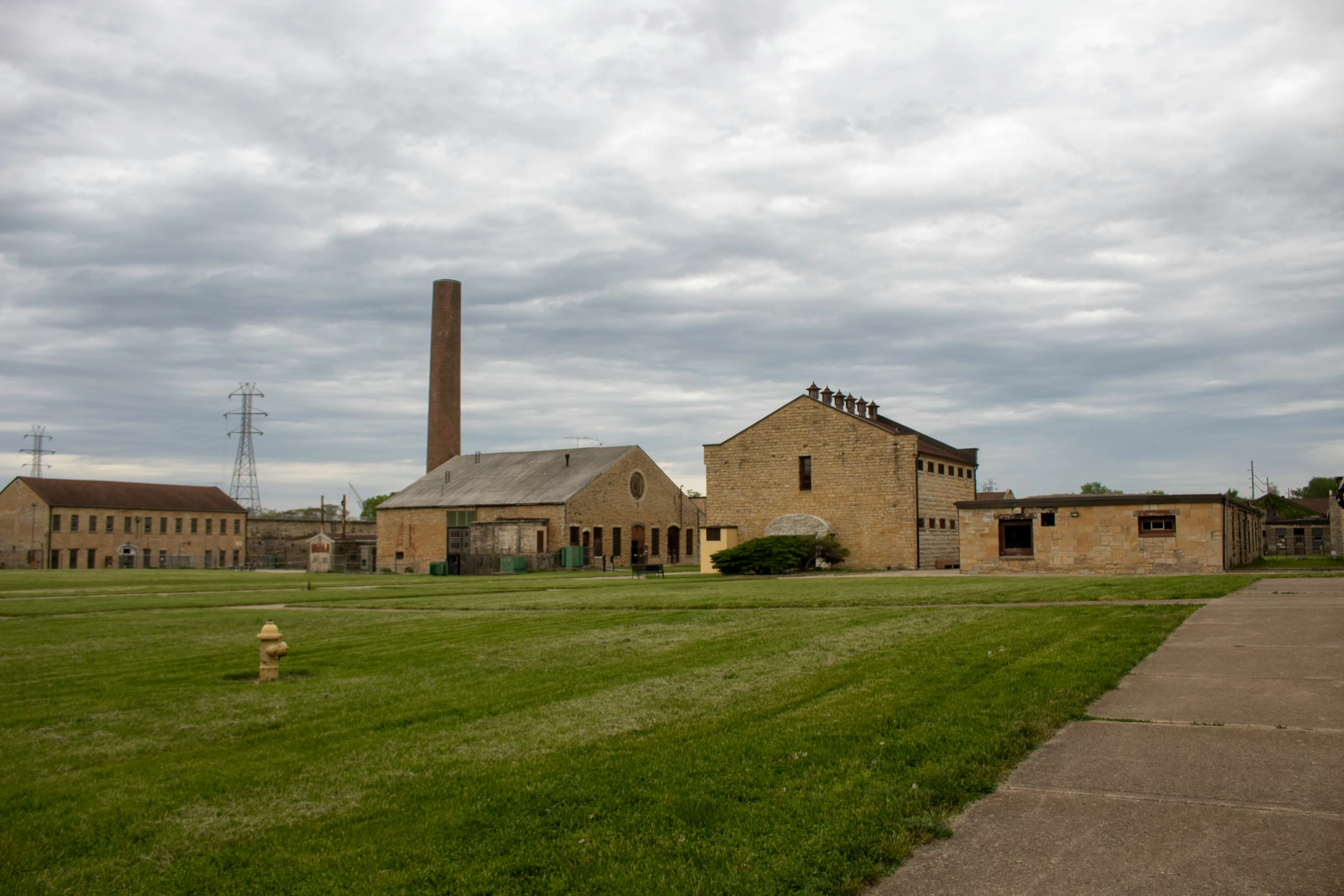 an old building is in the middle of a field