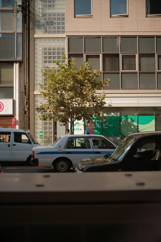 an image of a city street with parked cars