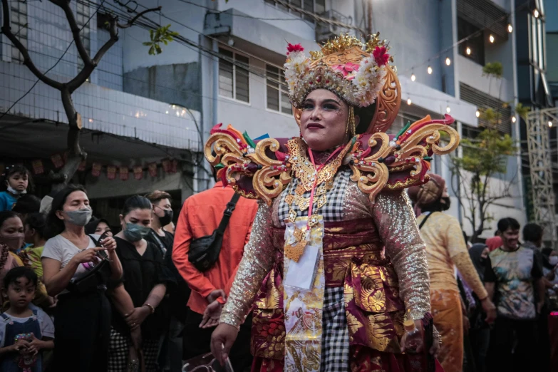 the woman in costume is walking through the crowd