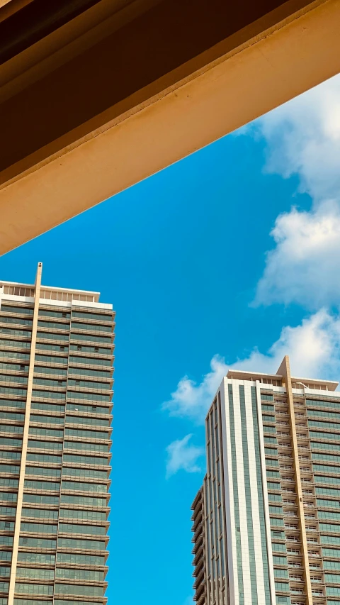 there are two large buildings that appear to be next to each other