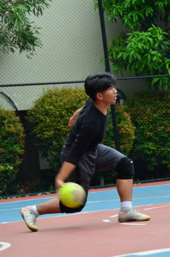 a  in black shirt playing a game of tennis