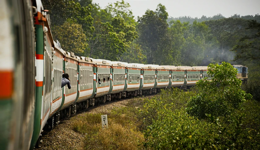 a train is traveling down the tracks in the countryside