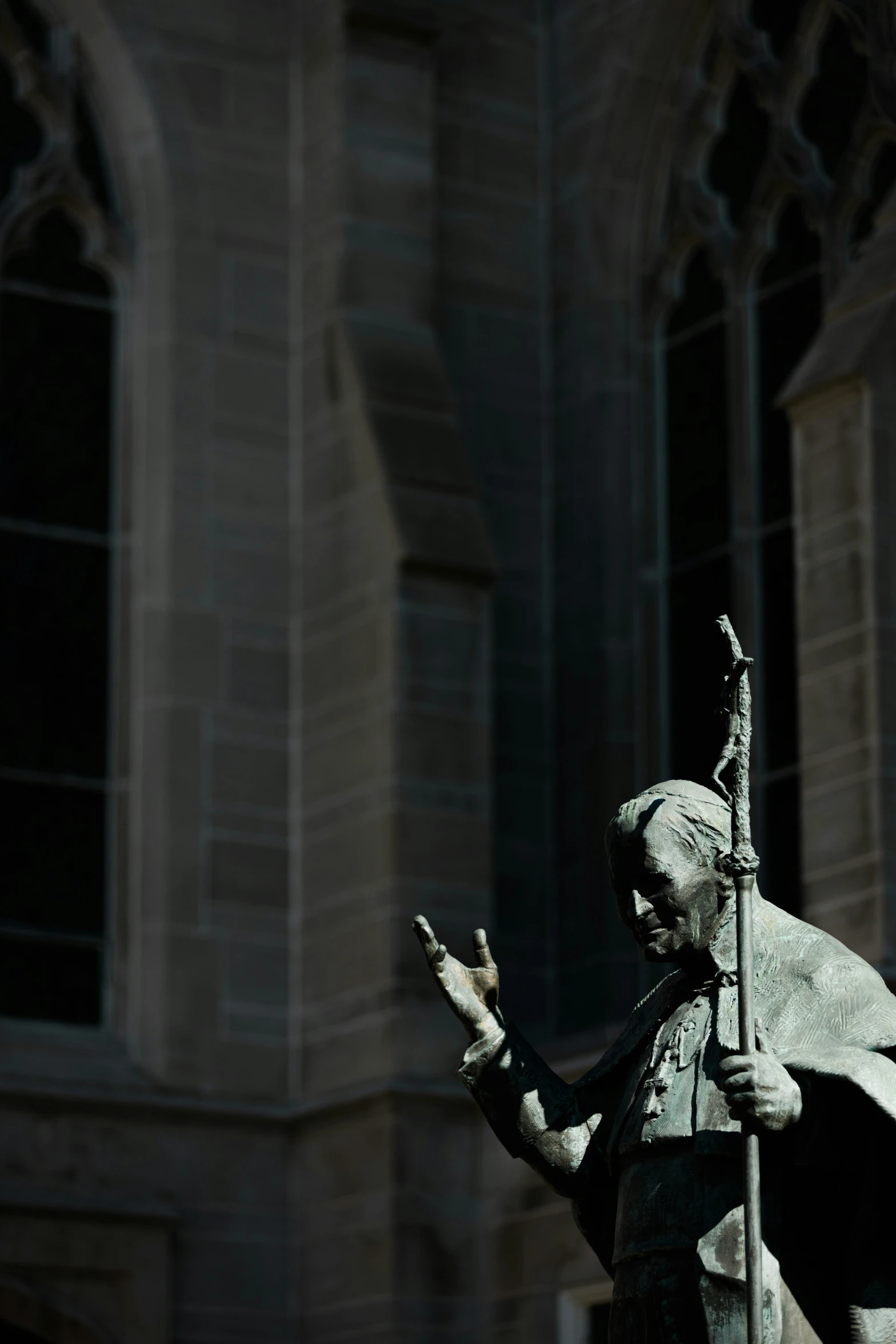 an image of statue of man in front of building