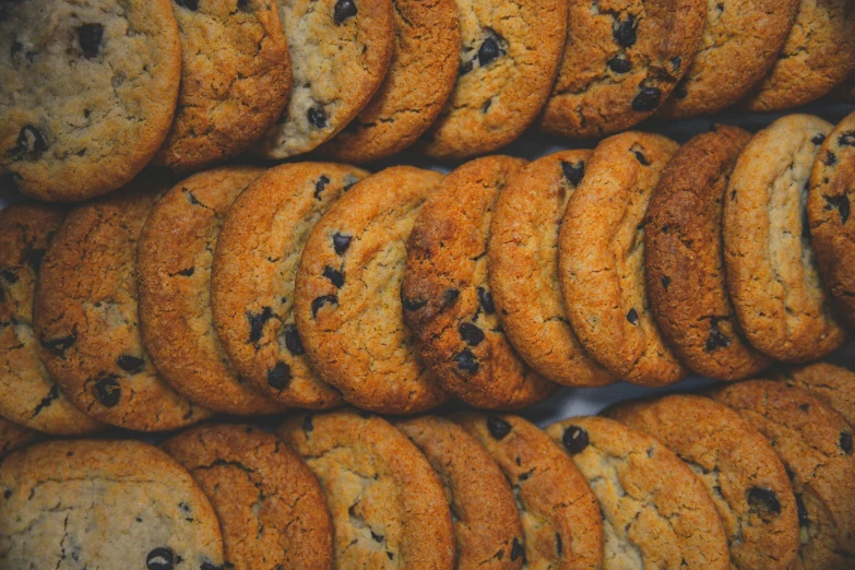 the cookies are stacked in rows on top of each other