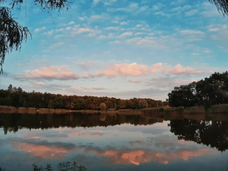 a po of the clouds that reflect the sky over the water