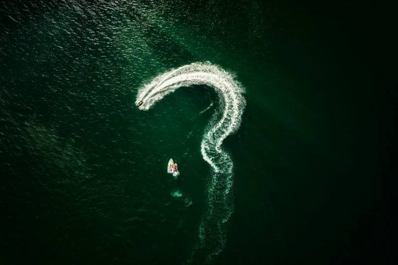 a small boat is shown in the dark water