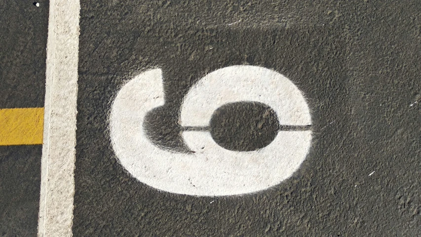 white o symbol in center of parking lot marked with arrow