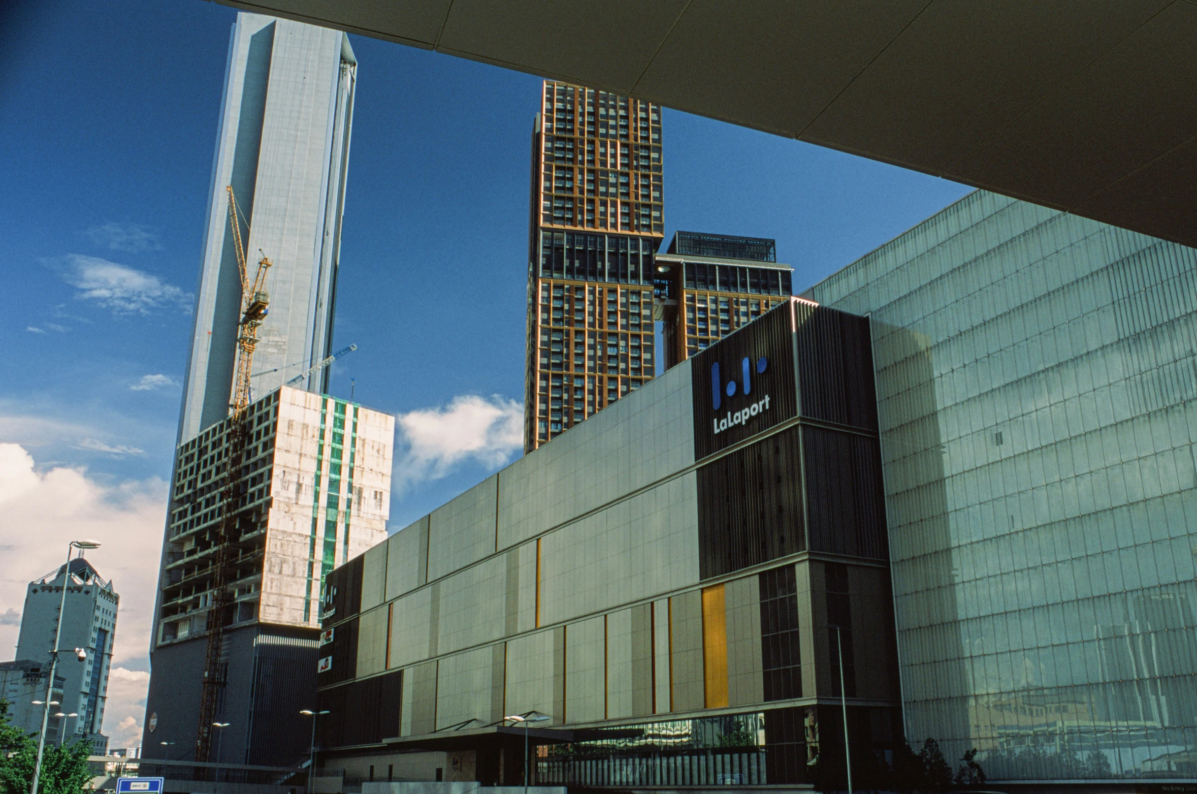 a building that has a large number of glass windows