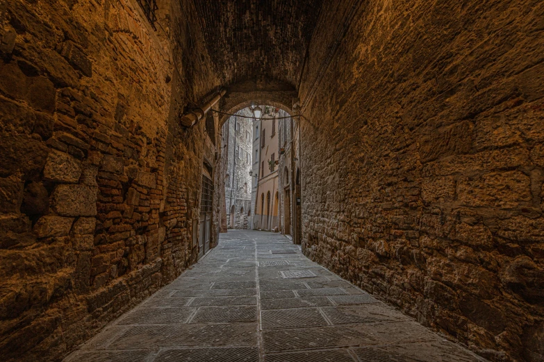 a small alley way with two walls and a street next to it