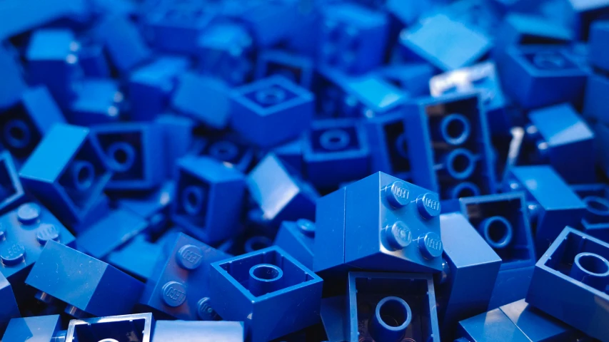 many pieces of blue square and round shaped bricks