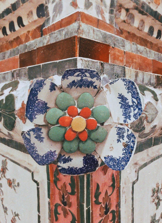 an elaborately decorated plate with floral designs is shown