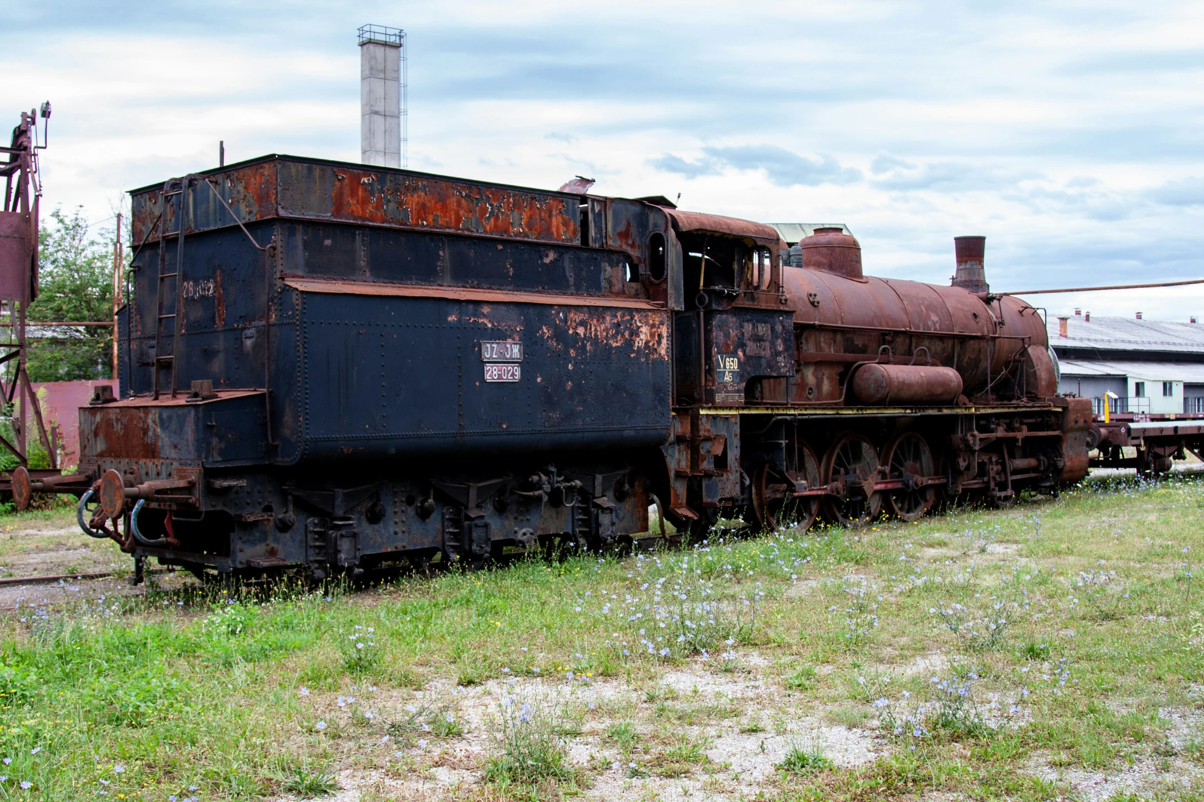 there is a old train that is sitting outside