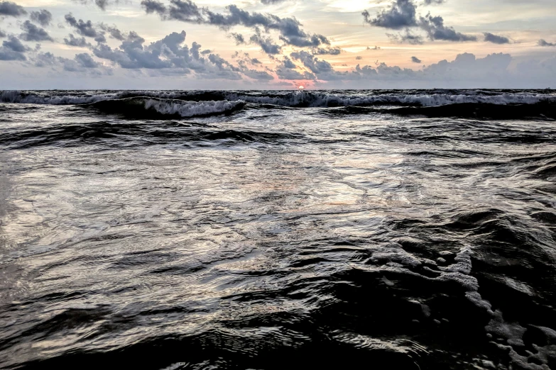 a large body of water that has waves in it