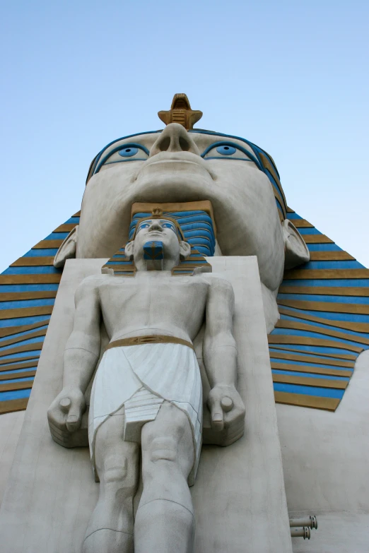 the ancient egyptian statue has a large sphinx head on it