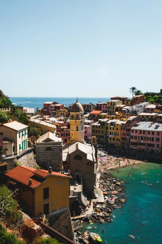 a view of a bunch of houses with a beach near by