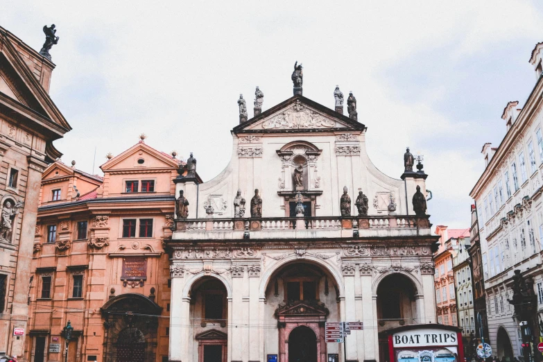 a building sitting in the middle of a city street