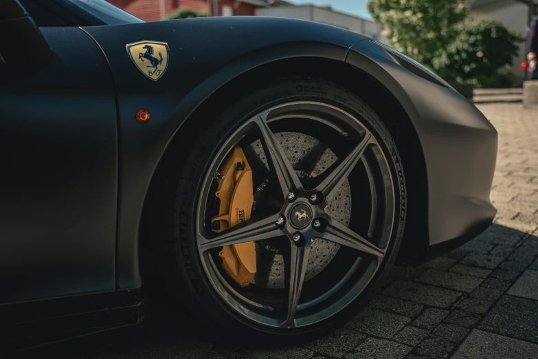 the wheel of the porsche 911r