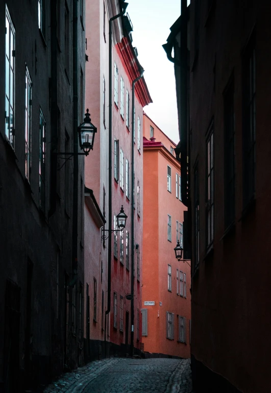 a dark alley between two buildings next to each other