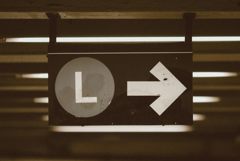 close up of a sign showing the direction to a left