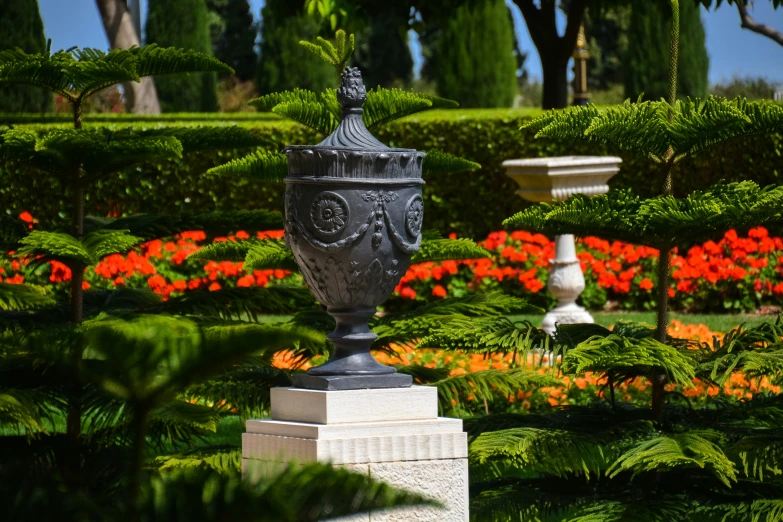 there are three different sized urns in this garden