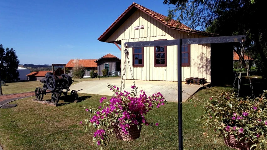 a small cabin with a pink flower garden