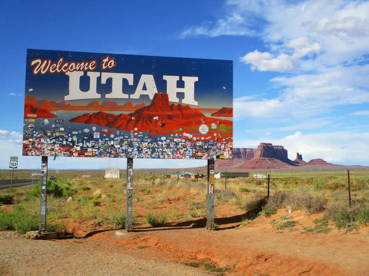 a welcome to utah sign at an intersection