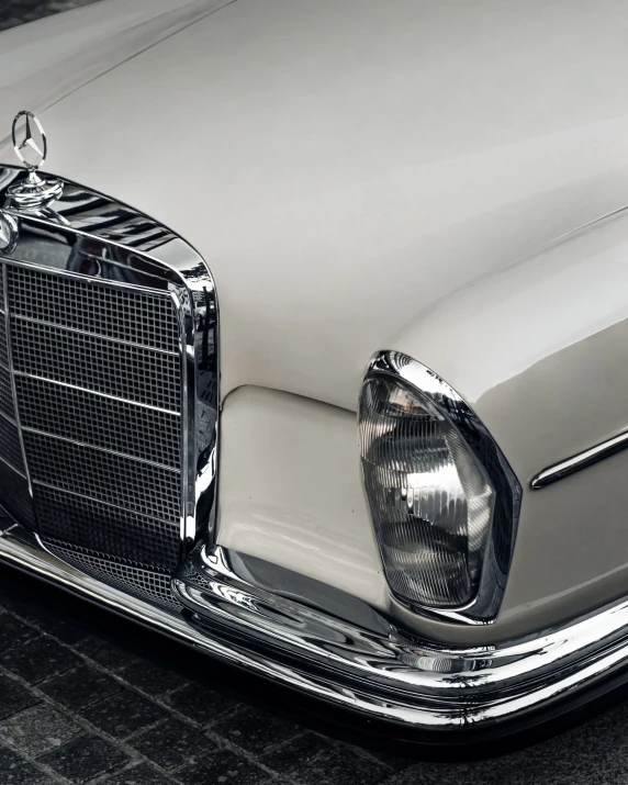 the front of a vintage mercedes sports car