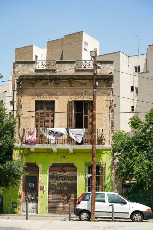 a tall yellow building sitting between two other buildings