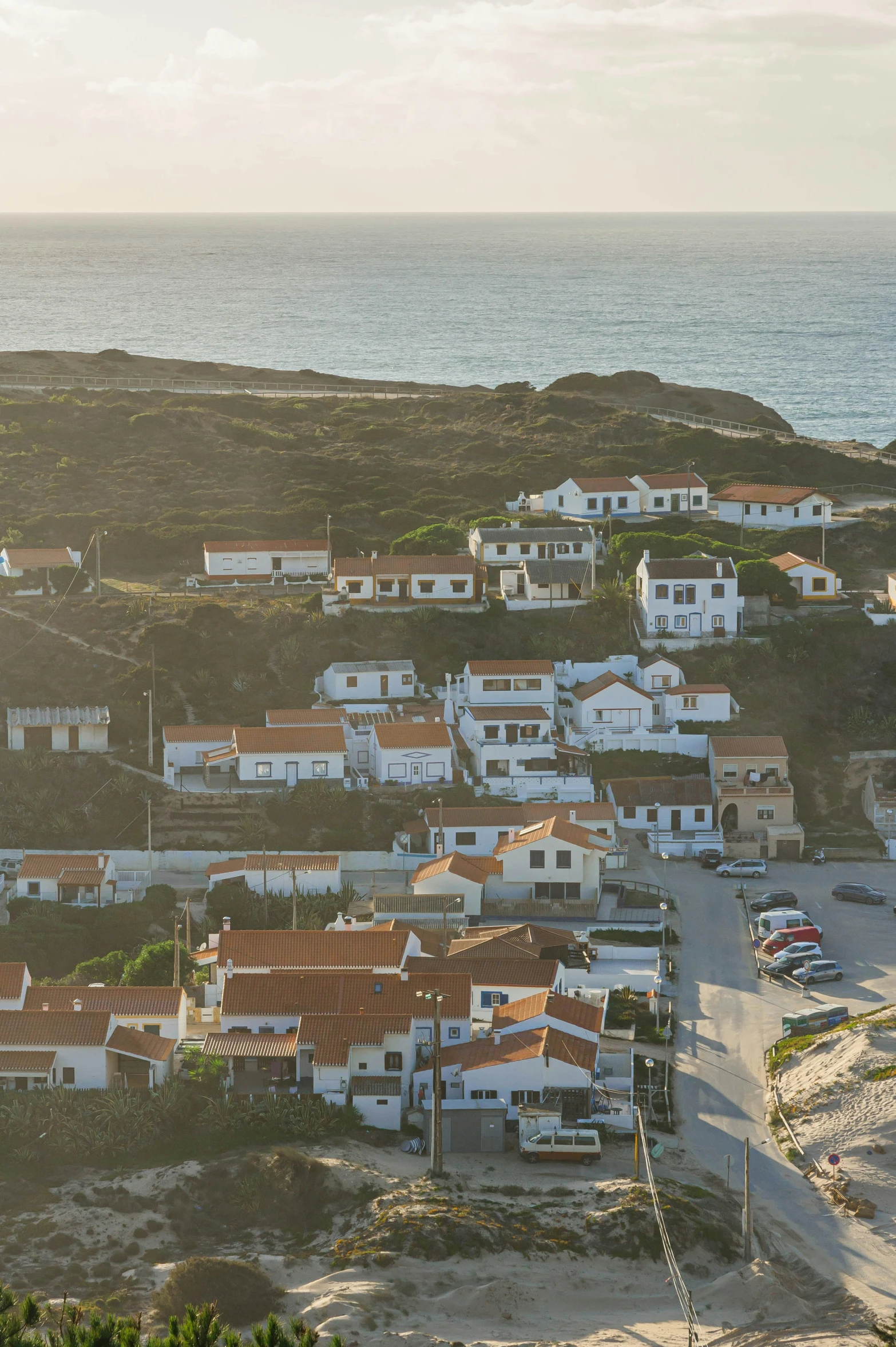 a bunch of houses sit next to a beach