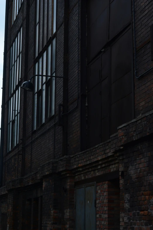 the side of an old building with windows on both sides