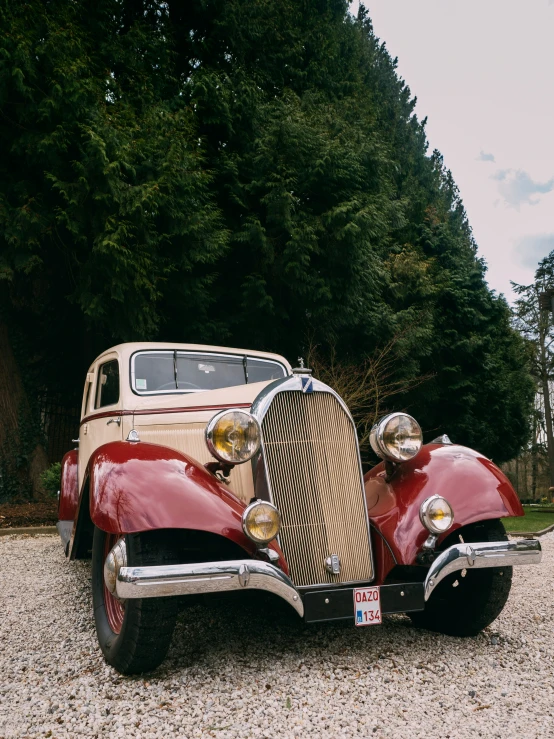 the front view of an old model red car