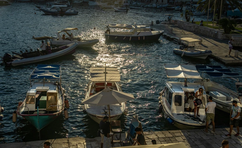 several small boats are in a harbor next to some buildings