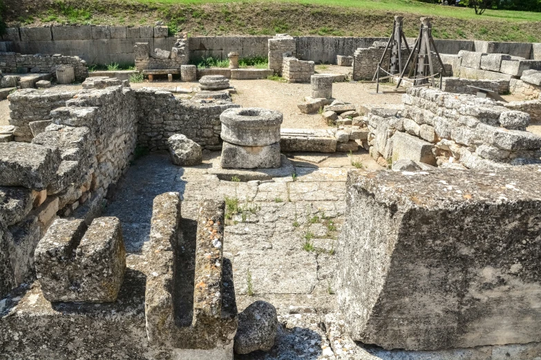 a stone slab that has been placed in a concrete field