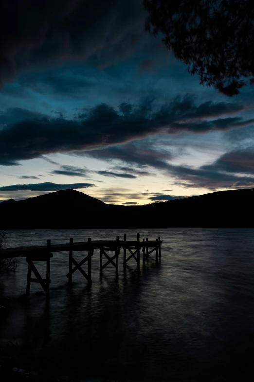 a black and white po of the sun setting over water