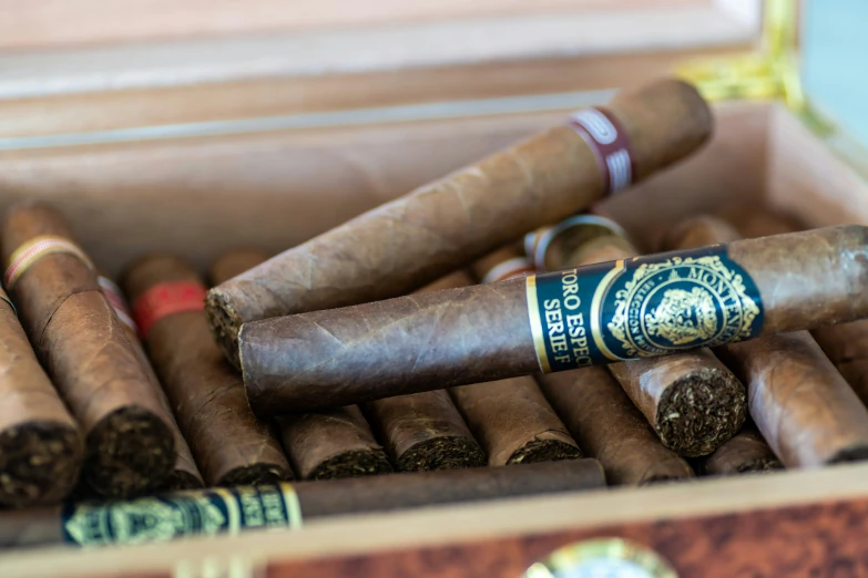 a box of five different cigars of various shapes and sizes