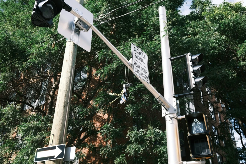 there is a street sign and two traffic lights