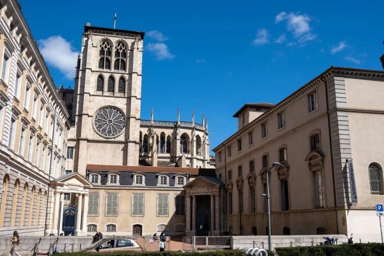 the clock on the tower in this cathedral sits above two other buildings