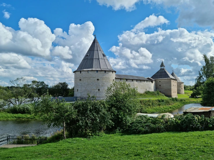 a picture of an old castle near some water