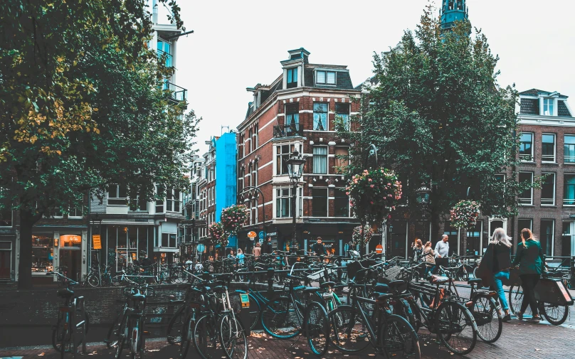 there are many bicycles parked on the side walk