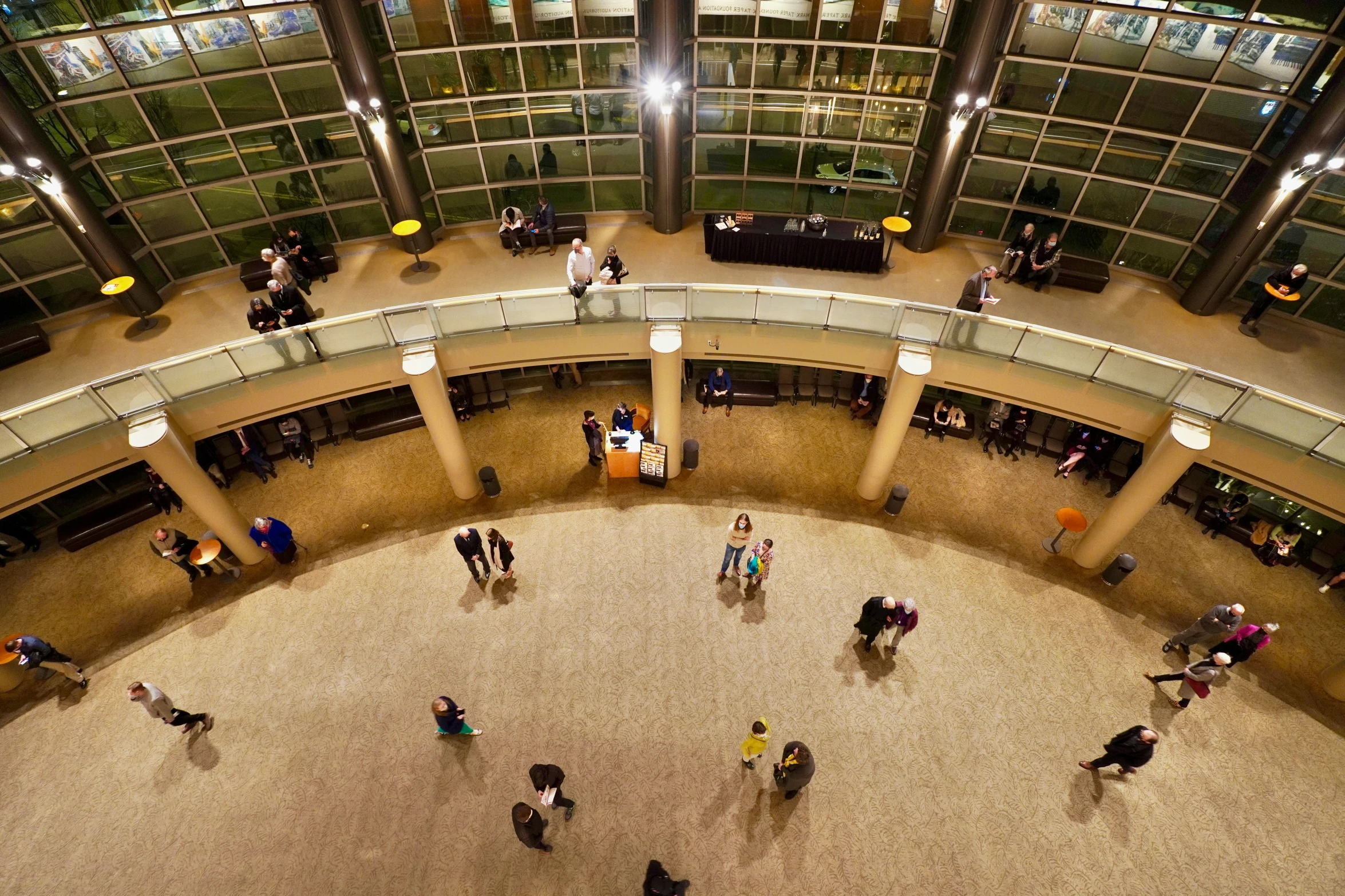 the building has glass windows and people in it