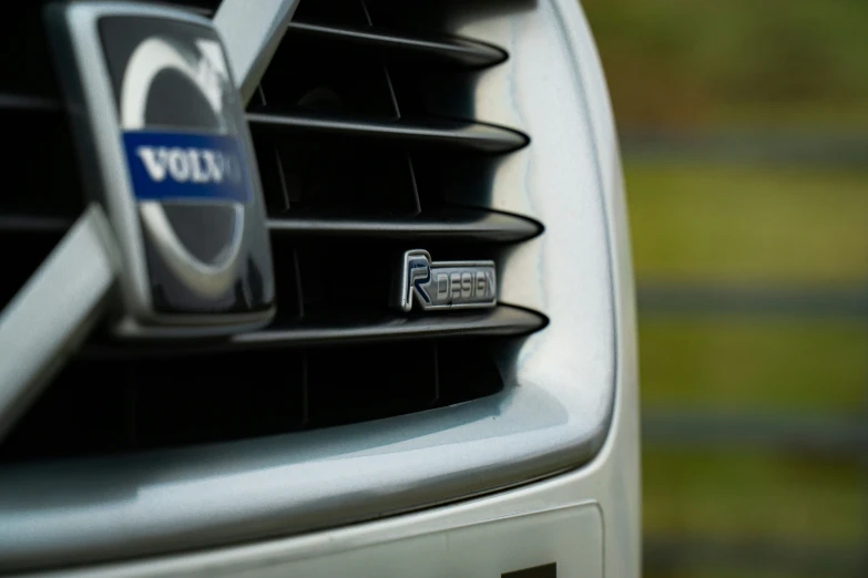 the emblem on the front of a volvo car