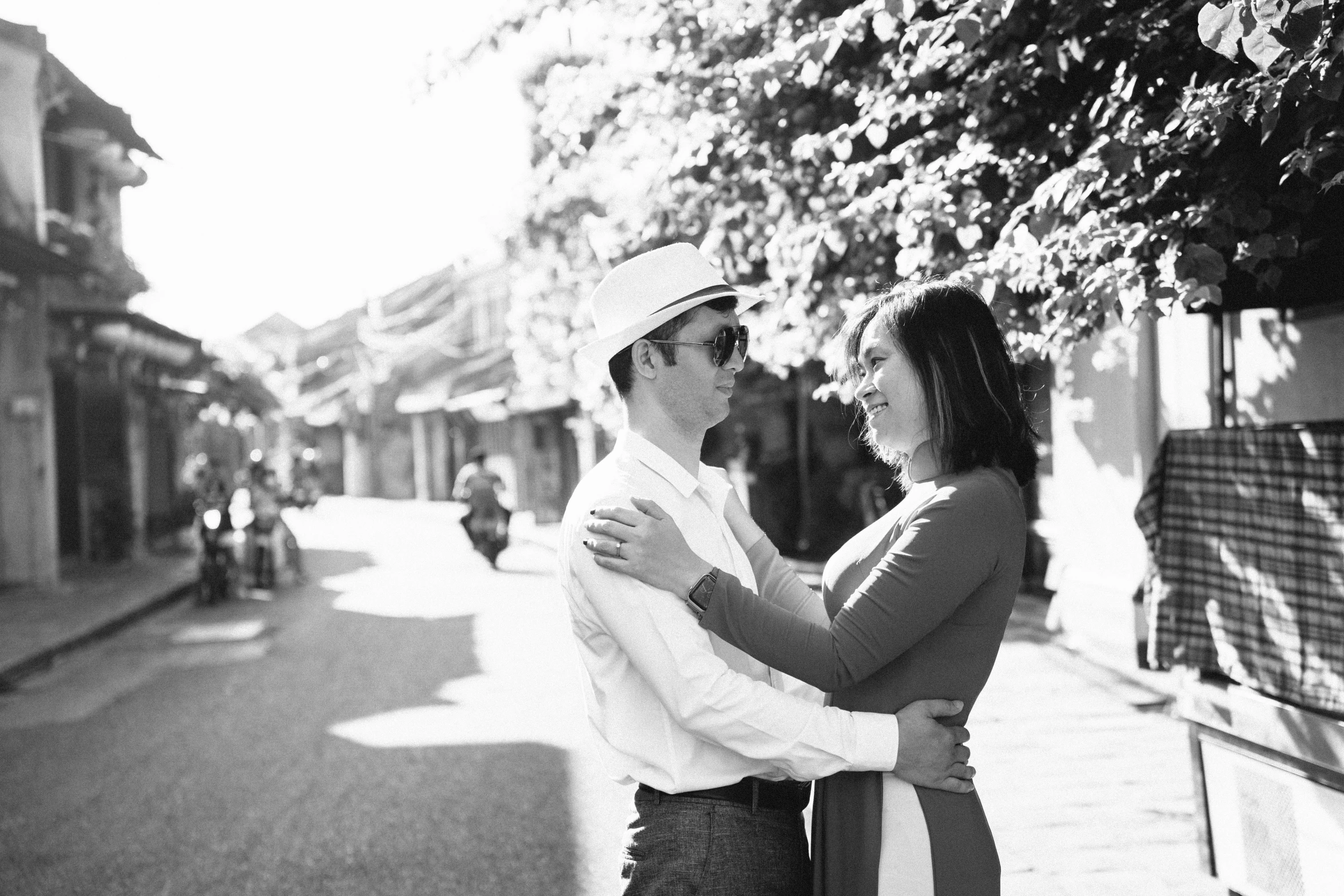 black and white pograph of couple hugging